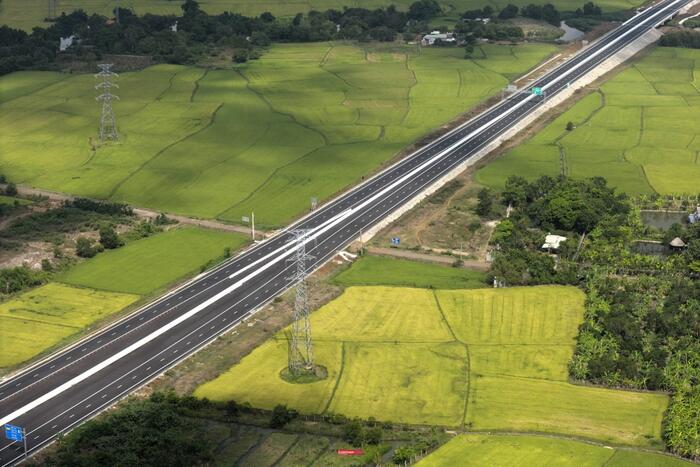 Phấn đấu khởi công mở rộng đường cao tốc Bắc - Nam vào đầu năm 2027