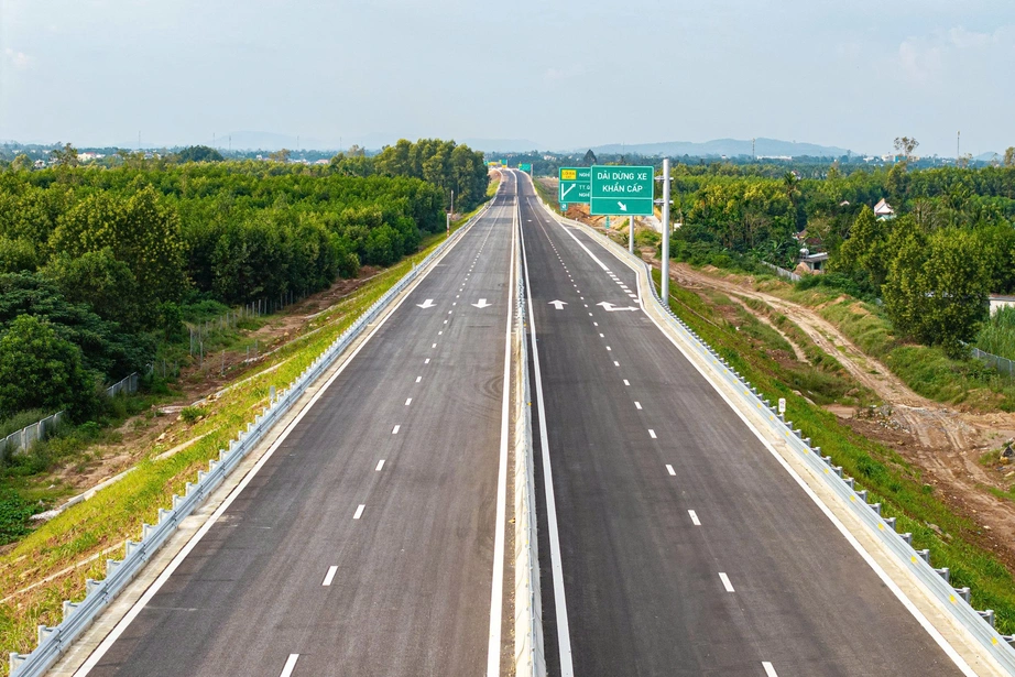 Đánh giá tính cấp bách, đề xuất cơ chế đặc thù đầu tư mở rộng cao tốc Bắc - Nam phía Đông
